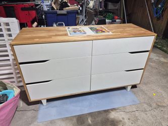 Nice Used six Drawer Wooden Dresser.