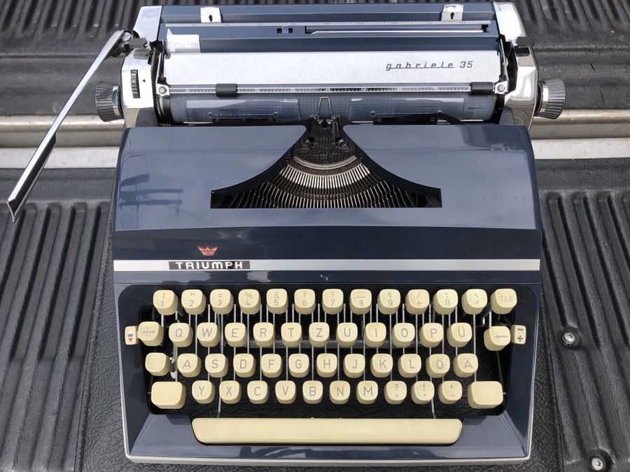 1960s Adler TRIUMPH - Gabriele 35 - vintage TYPEWRITER