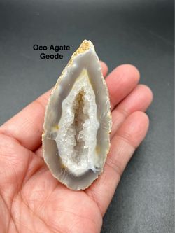 Oco Agate Crystal  Geode from Mexico 69g