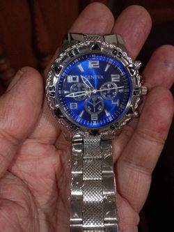 MEN'S GENEVA CHRONOGRAPH WATCH GOLDEN PLATED WITH CHRONOGRAPH BLUE BACKGROUND NEW.