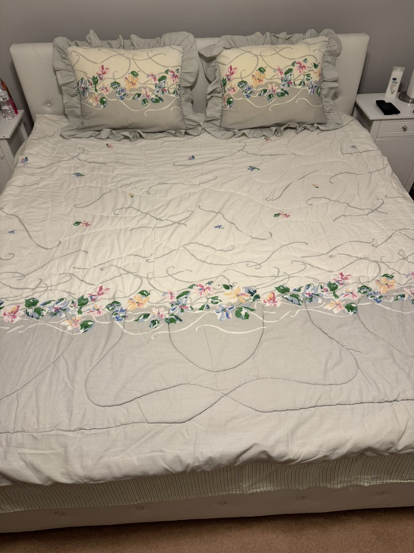 Full Size Comforter, +2 Shams
