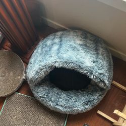 Warm & Fluffy Cat Hideaway Bed – Blue, Grey & White Tones