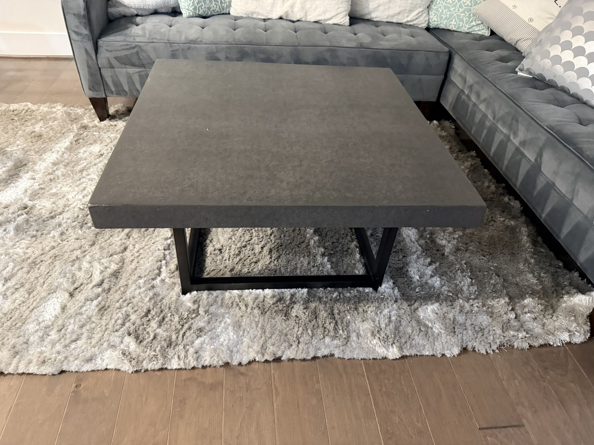 ☕ Modern Coffee Table