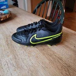 Nike Tempo Soccer Cleats