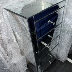 Chest mirror makeup dresser