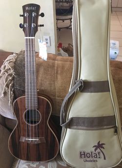 Ukuleles with Casé