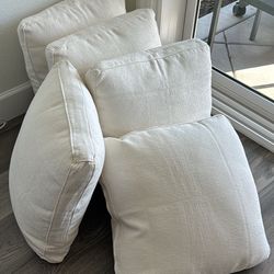 7th Avenue couch Pillows