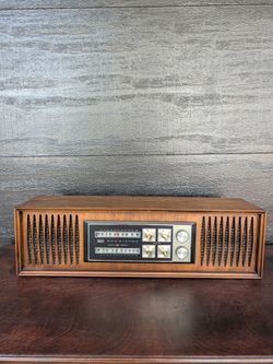 Vintage RCA Victor Solid State AM/FM Radio