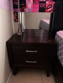 Night stands (2)