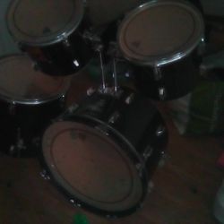 Remo Drums 5 Piece Set With Foot Pedal 