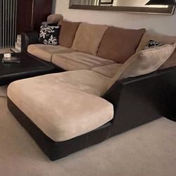 Sectional (116” x 90”) - $300 - Sherman Oaks
