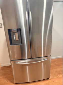 $600  Samsung Fridge (Like New)