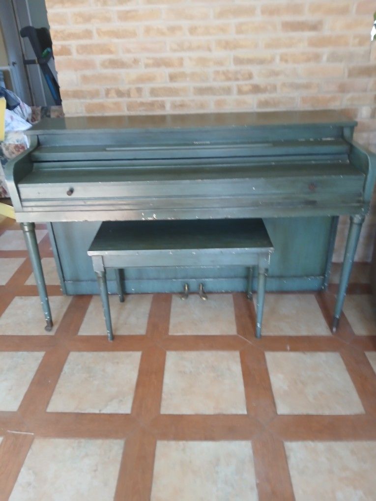 1953 Wurlitzer Harwood Vertical Spinet Piano