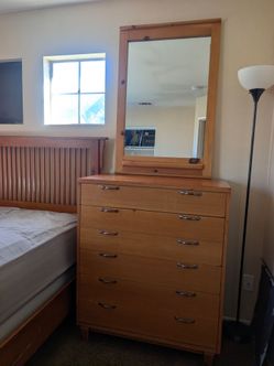 OLD Queen bedroom set FREE