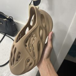 Brand new foam rnnrs size 8