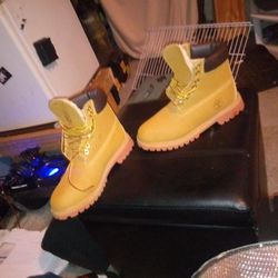 Brand New Brand New Suave Timberland Boots Size 7 Women's Shoes With Fur On The Inside Brand New Never Been Worn