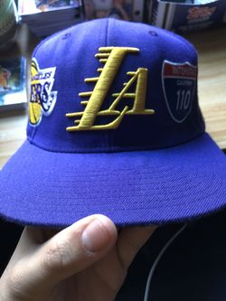 Mitchell & Ness LA Lakers Men Snapback NBA Finals’00, 01, 02. Good Condition.
