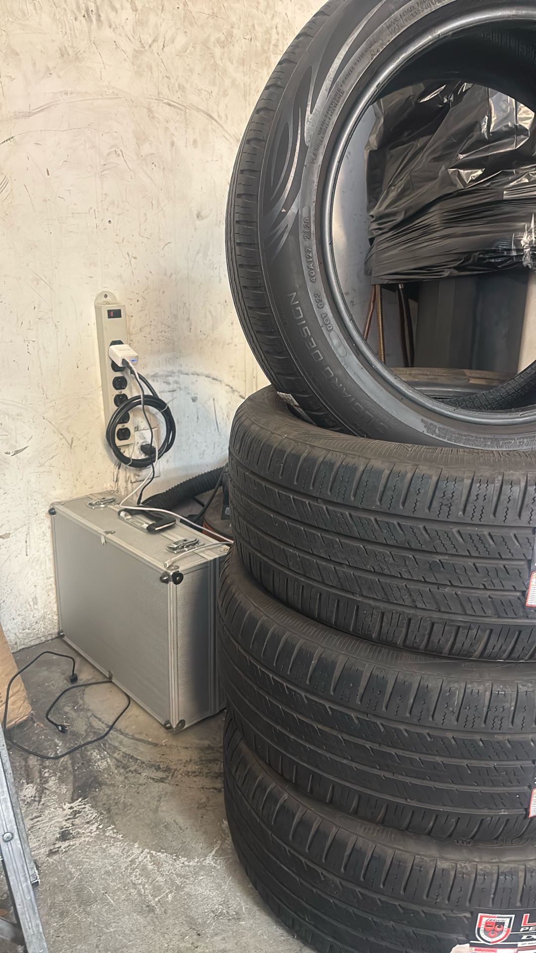 225/50/17 Tires Vredestein Hypertrac
