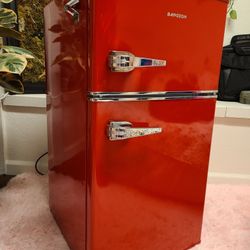 Mini Fridge 3.2 Retro Red Like New