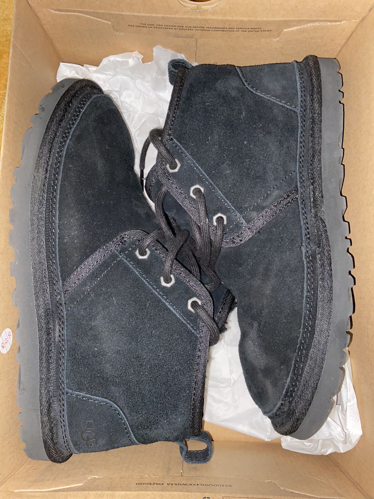 Black men uggs size 8 used mostly in good condition 