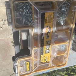 Dewalt screw case with screws