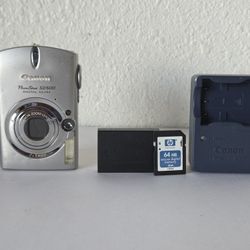 Canon PowerShot SD500 Digital ELPH 7.1MP Digital Camera W/ Charger Battery & SD