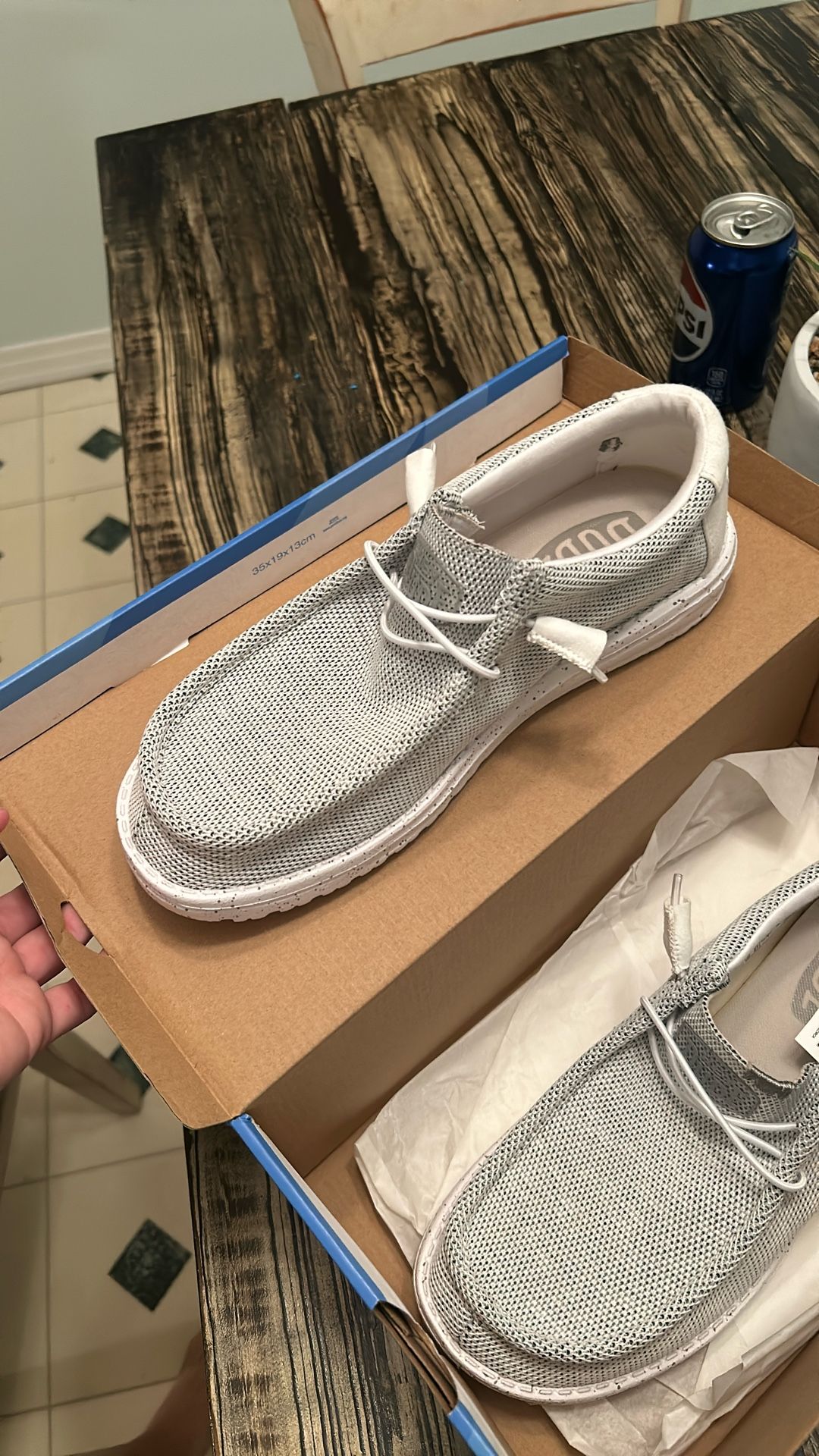 Size 9 Men Hey Dudes (never Worn/ Still In Box)
