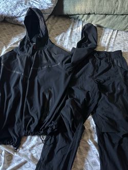 Black Nike tech fleece windbreaker