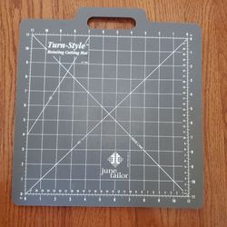 June Tailor Turn-Style Rotating Cutting Mat