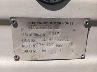 RV motorhome does Not running . Saling As is, must go needs to be towed away asap