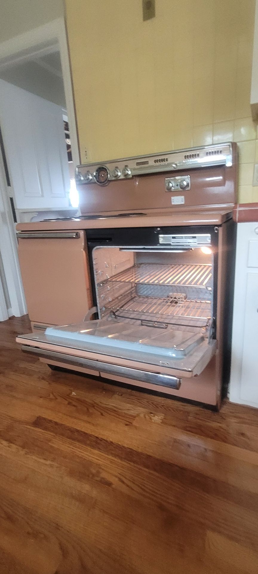 Gorgeous Vintage 1955 General Electric DOUBLE Stove β $450 40 inches wide. 36 tall. 26 inches deep