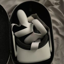 Oculus Quest 2 And Carrying Case