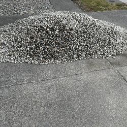 1 3/8” WASHED ROCK