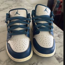 Jordan AJ 1 Low SE Youth Size 5 1/2 Brand New 