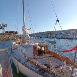 34 ft Pearson sailboat w/ inboard motor