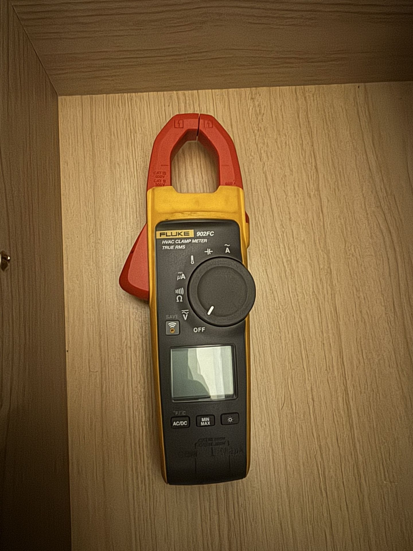 Fluke 902 FC HVAC True-RMS Clamp Meter