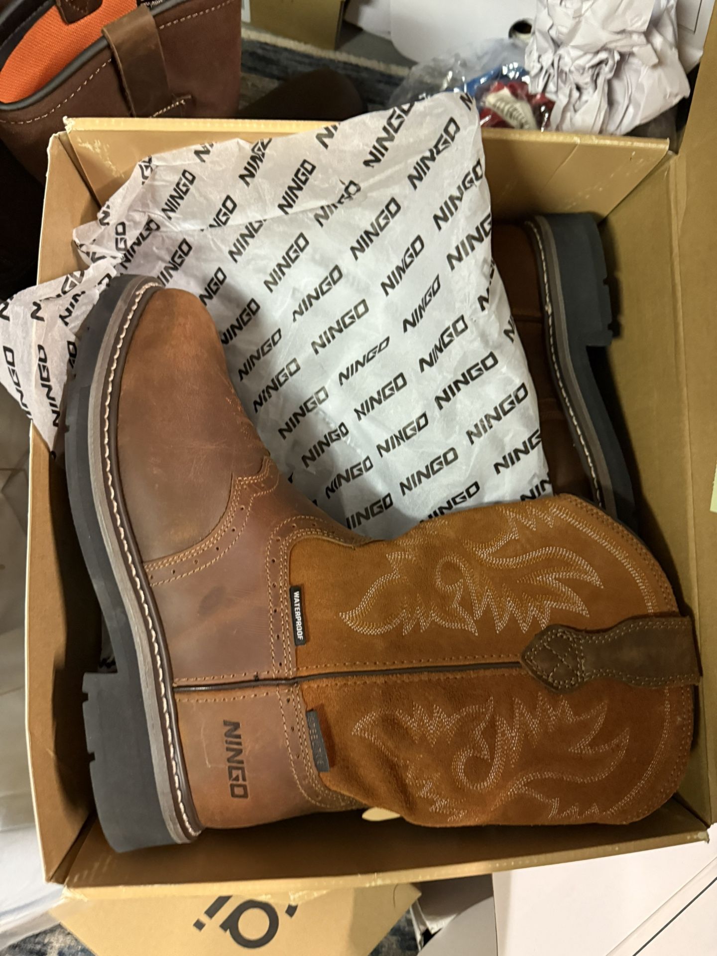 men boot different size