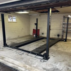 4 Post Car Truck Auto Lift Almost New