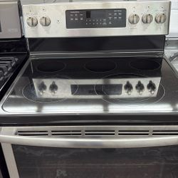 G E. Electric Stove And Oven 