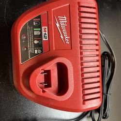 M12 Charger 
