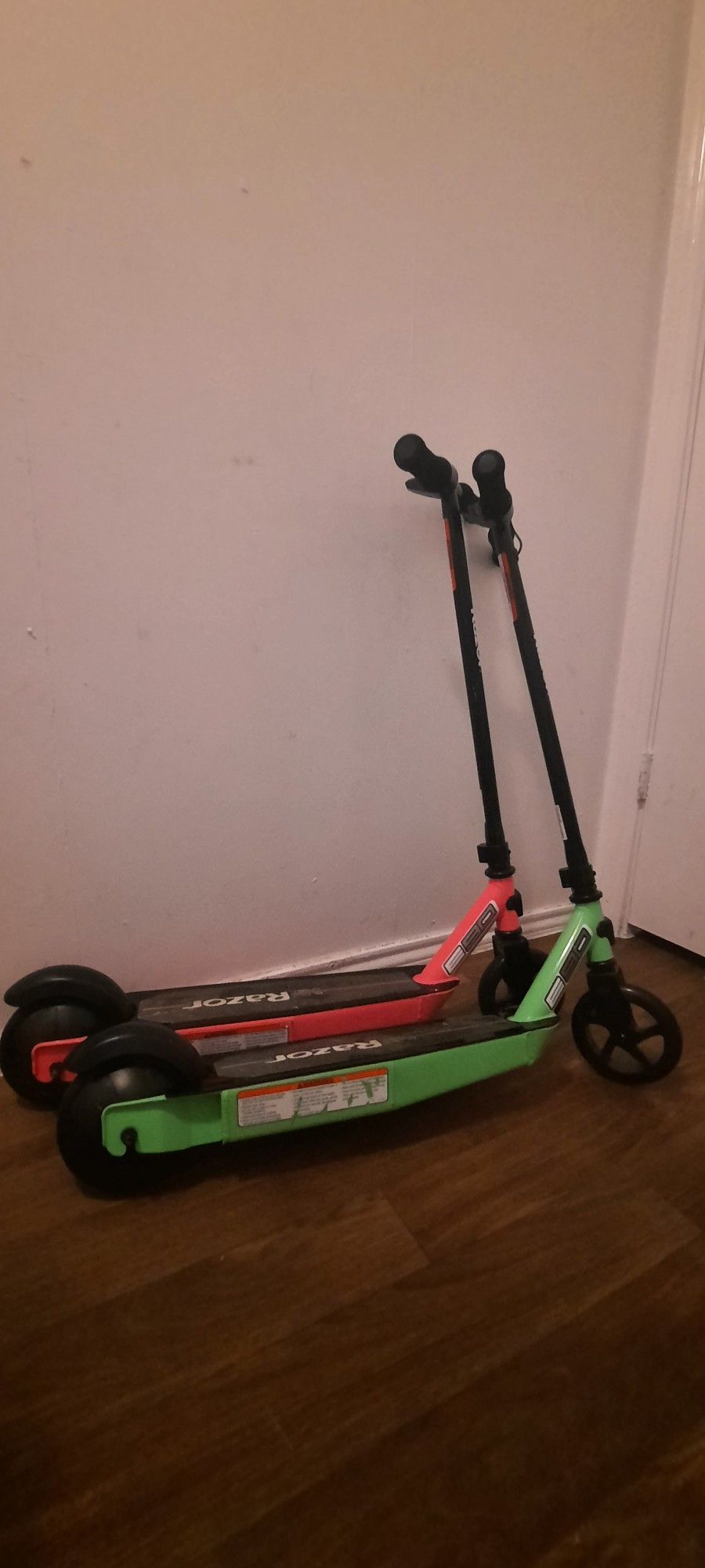 Razor Black Label E90 Electric Scooters - Child Ages 8+ and up to 120 lbs, up to 10 mph