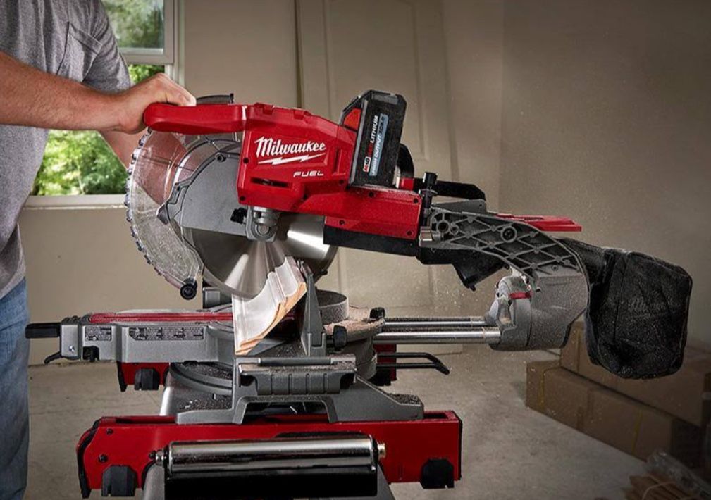Milwaukee M18 10” Dual Bevel Sliding Miter Saw (new)