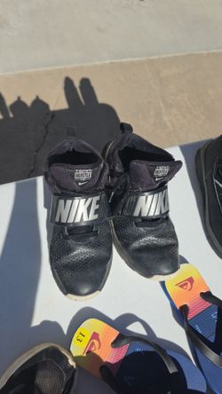 Nike Team Hustle D8 Kids Basketball Shoes