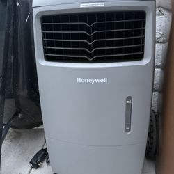 Honeywell CO25AE Portable Evaporative Air Cooler / Swamp Cooler