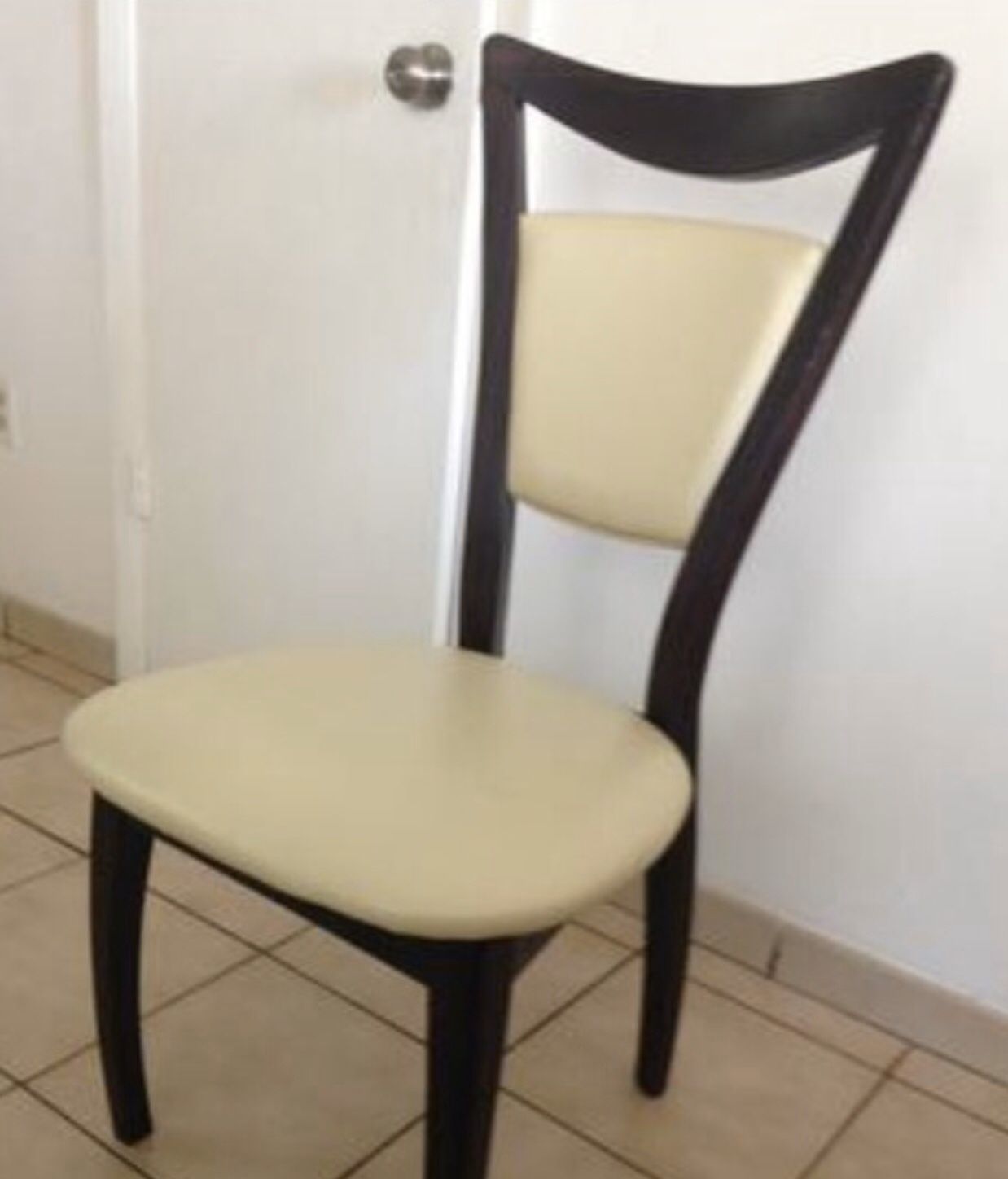 Mesa de comedor con 4 sillas