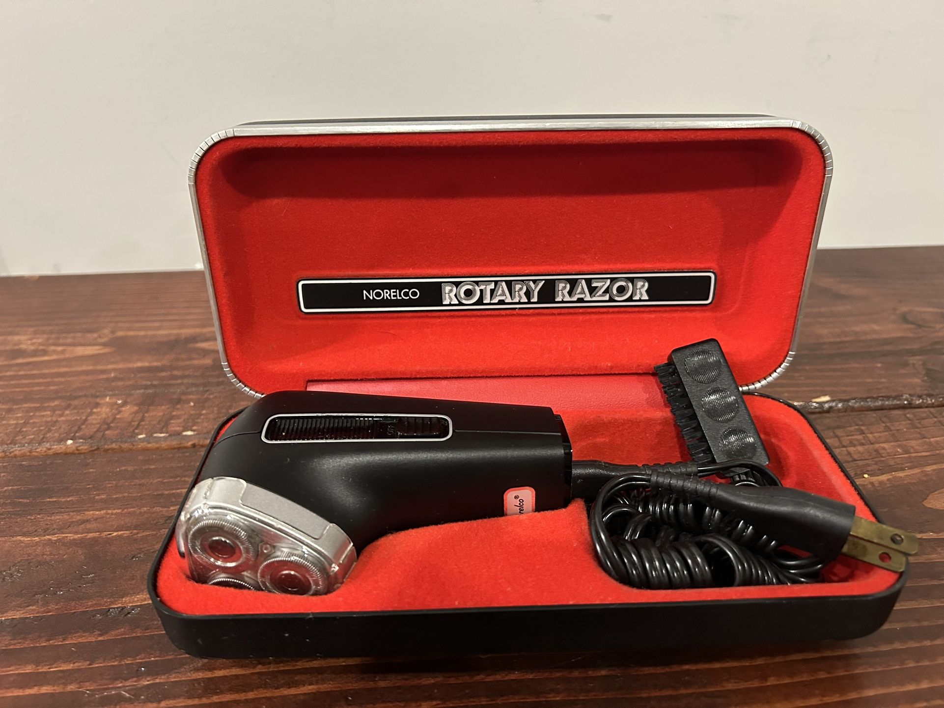 NORELCO HP-1121 Rotary Razor Electric Shaver Trimmer Hard Case Power Cord Works