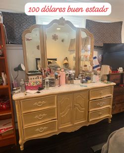 💄 Bedroom Dresser with Large Mirror