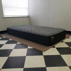 Extra Long Twin size mattress - can DELIVER almost anywhere for $20 extra - gently used and in LIKE NEW condition 😍