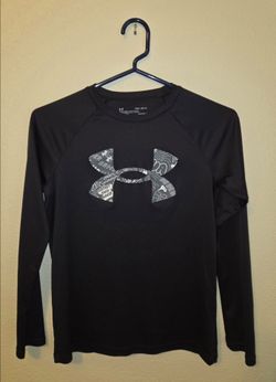 Under Armour - Heat Gear - Boys - Medium - Tech Performance Shirt (Front Graphic)- Loose - Long Sleeve - Polyester - Black
