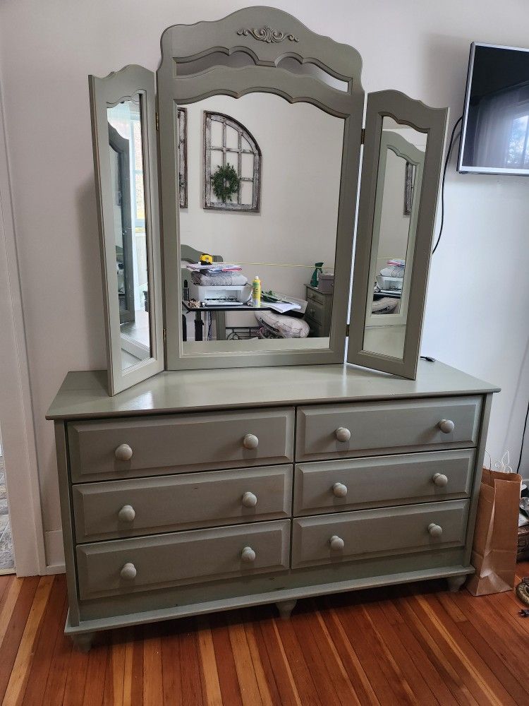 Beautiful Set Of Bedroom Furniture